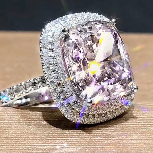 Princess cut Zirconia Ring- New - Picture 1 of 2